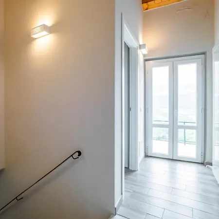 Guesthost - Comfy & Roomy - View On The Ligurian Hills! דירה