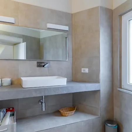 Guesthost - Comfy & Roomy - View On The Ligurian Hills!