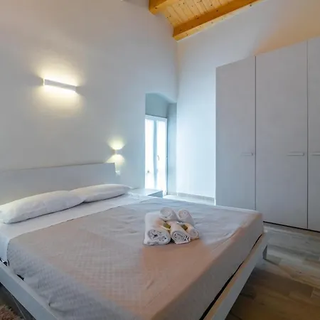 Apartment Guesthost - Comfy & Roomy - View On The Ligurian Hills! *