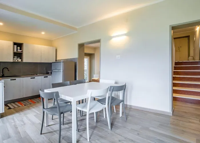 Guesthost - Comfy & Roomy - View On The Ligurian Hills! Apartman