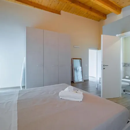 Comfy & Roomy - View On The Ligurian Hills! Apartamento
