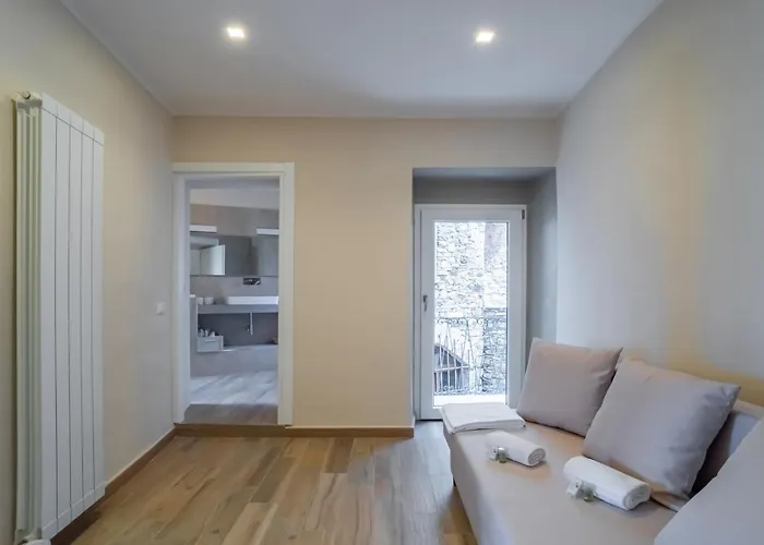 Guesthost - Comfy & Roomy - View On The Ligurian Hills! Apartment *