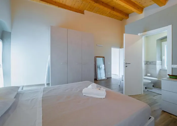 Guesthost - Comfy & Roomy - View On The Ligurian Hills! Apartment